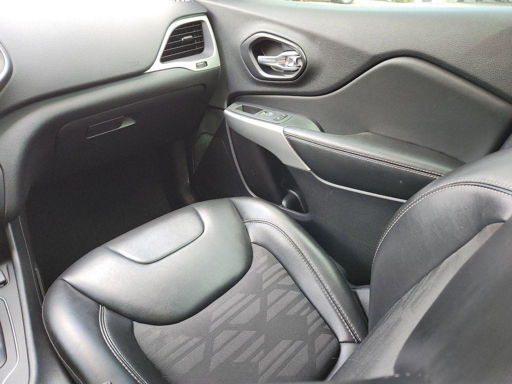used 2022 Jeep Cherokee car, priced at $23,491