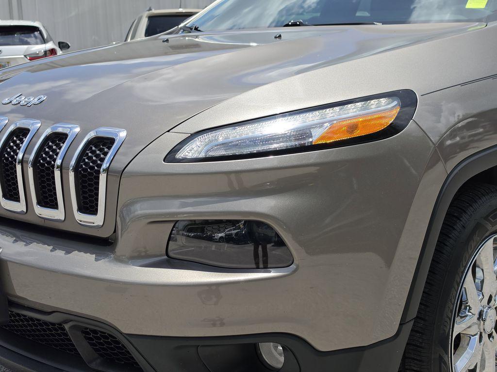 used 2018 Jeep Cherokee car, priced at $14,991