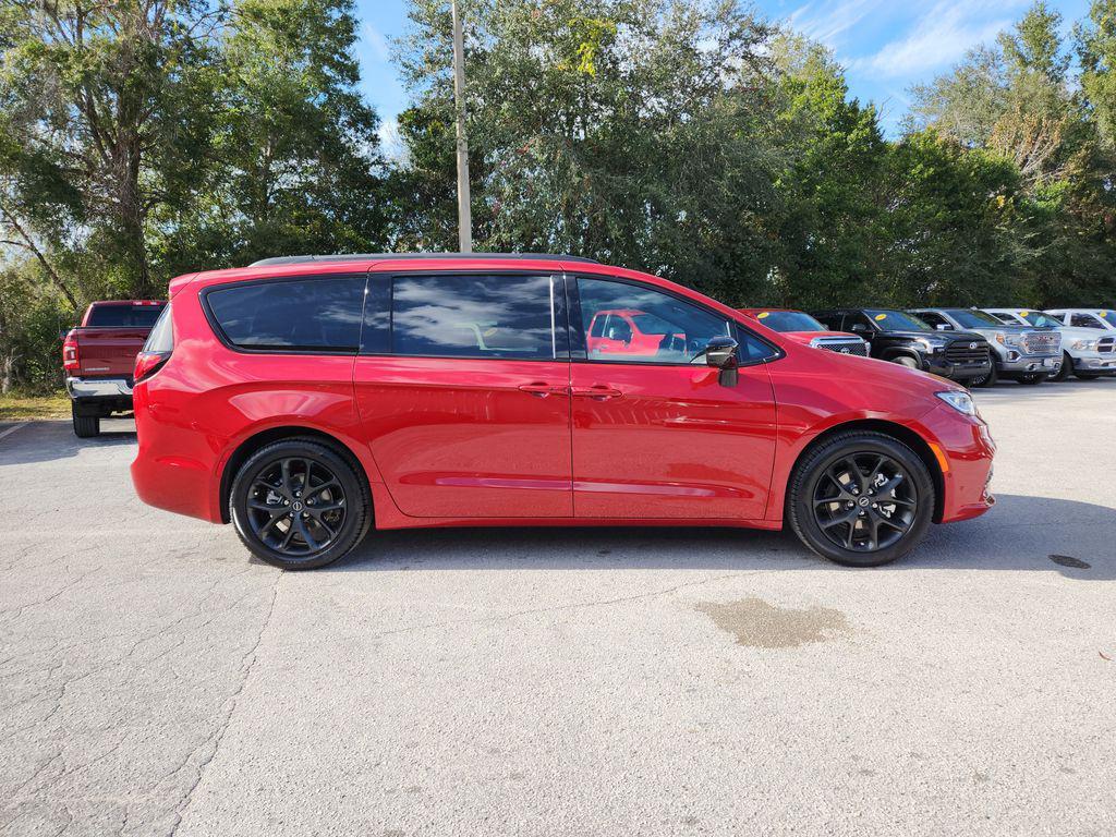 new 2026 Chrysler Pacifica car, priced at $43,468