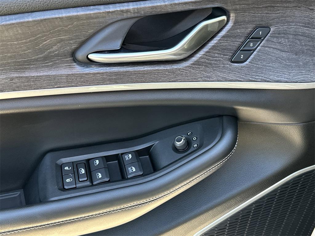 used 2021 Jeep Grand Cherokee L car, priced at $26,991