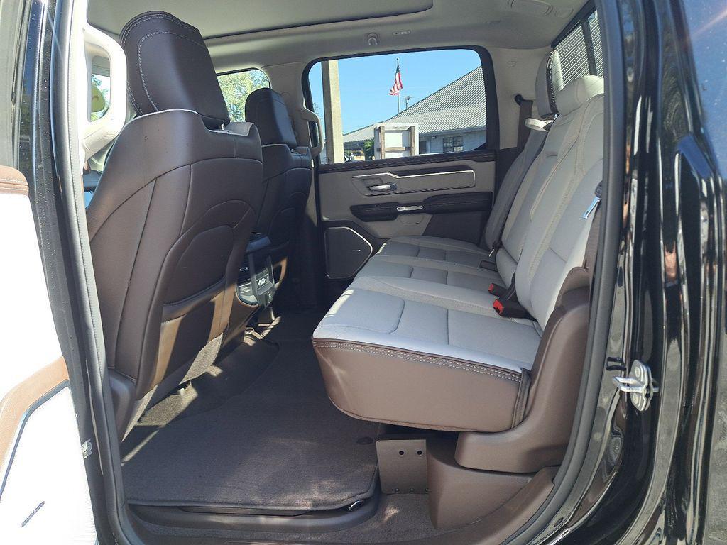 new 2025 Ram 1500 car, priced at $61,634