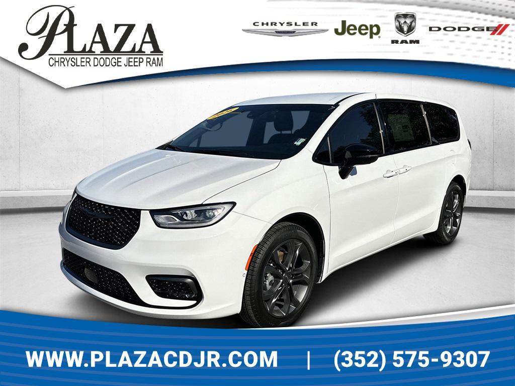 new 2026 Chrysler Pacifica car, priced at $39,823
