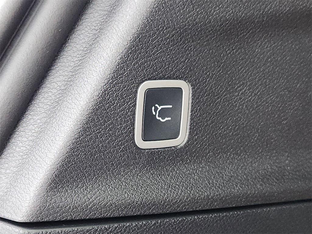 new 2026 Chrysler Pacifica car, priced at $53,772