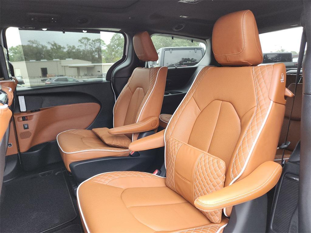 new 2026 Chrysler Pacifica car, priced at $53,772