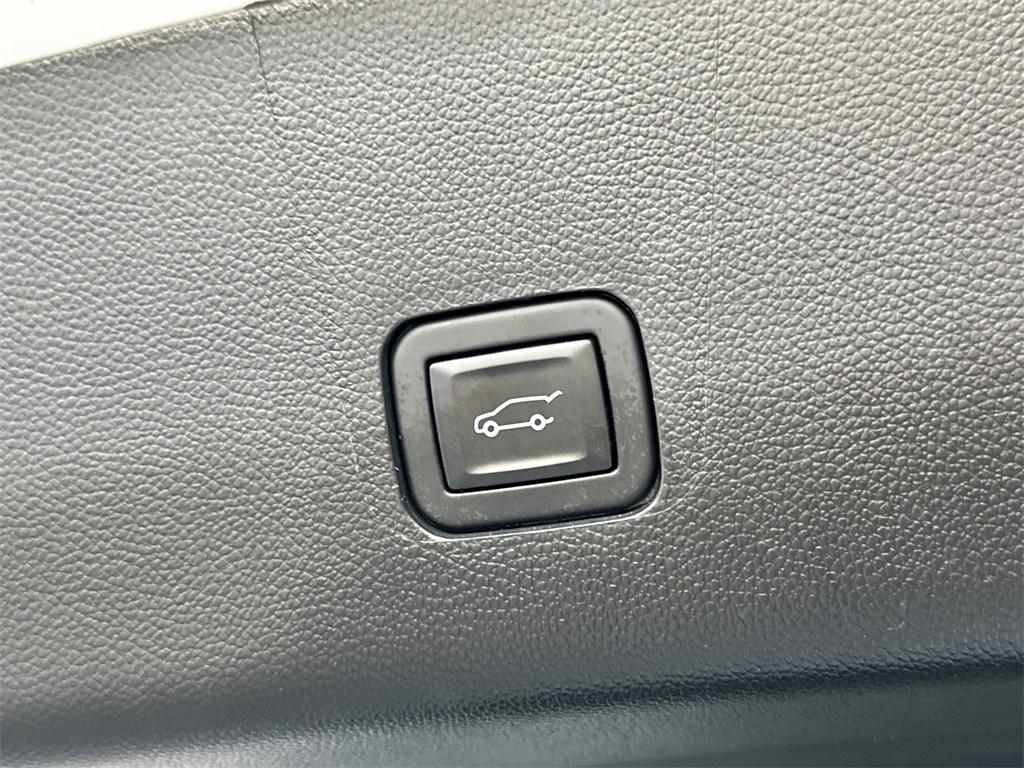 used 2023 Chevrolet Traverse car, priced at $42,991