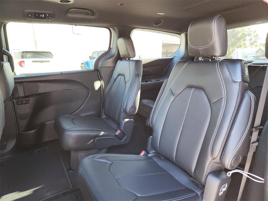 new 2026 Chrysler Pacifica car, priced at $43,968
