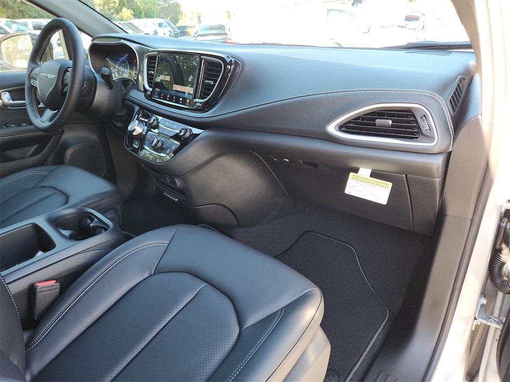 new 2026 Chrysler Pacifica car, priced at $43,968
