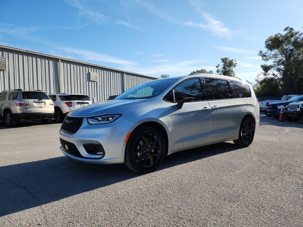 new 2026 Chrysler Pacifica car, priced at $43,468