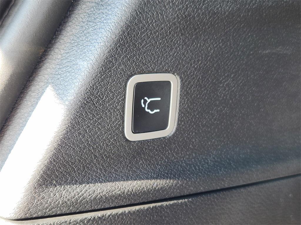 used 2024 Chrysler Pacifica car, priced at $43,991