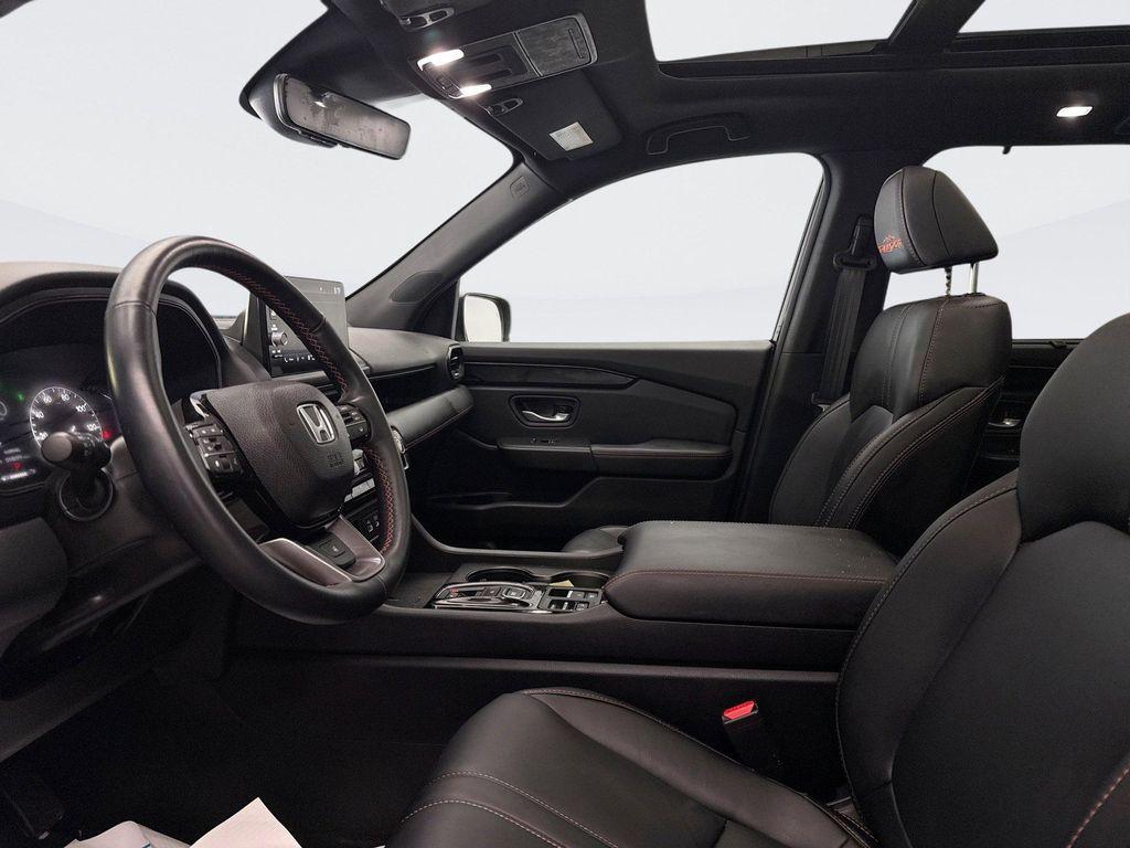 used 2025 Honda Pilot car, priced at $45,000
