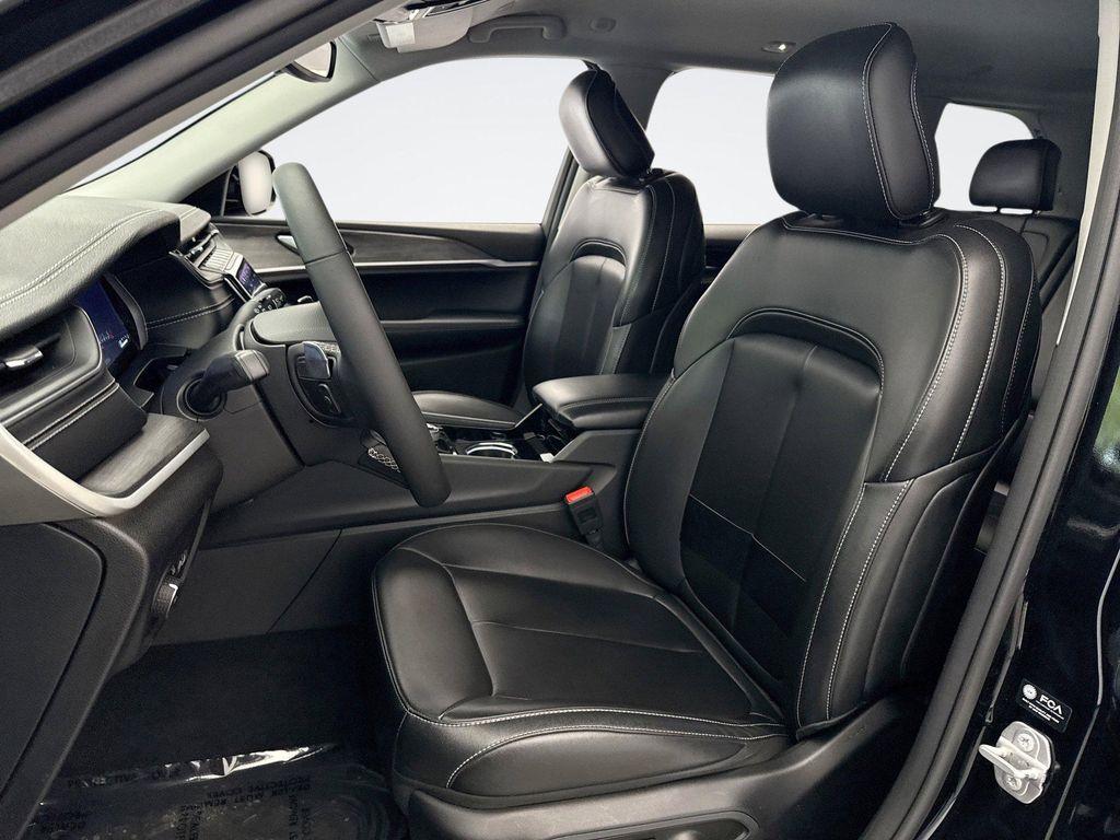 used 2023 Jeep Grand Cherokee car, priced at $28,897