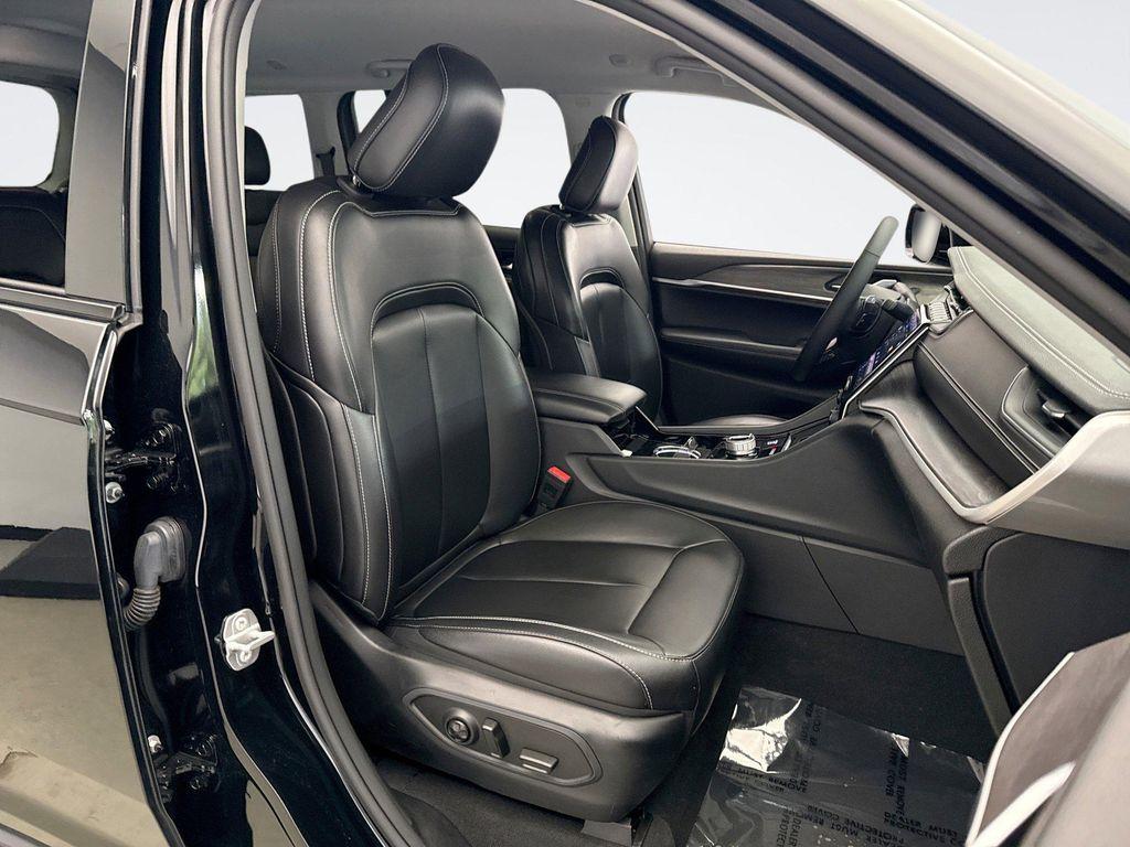 used 2023 Jeep Grand Cherokee car, priced at $28,897
