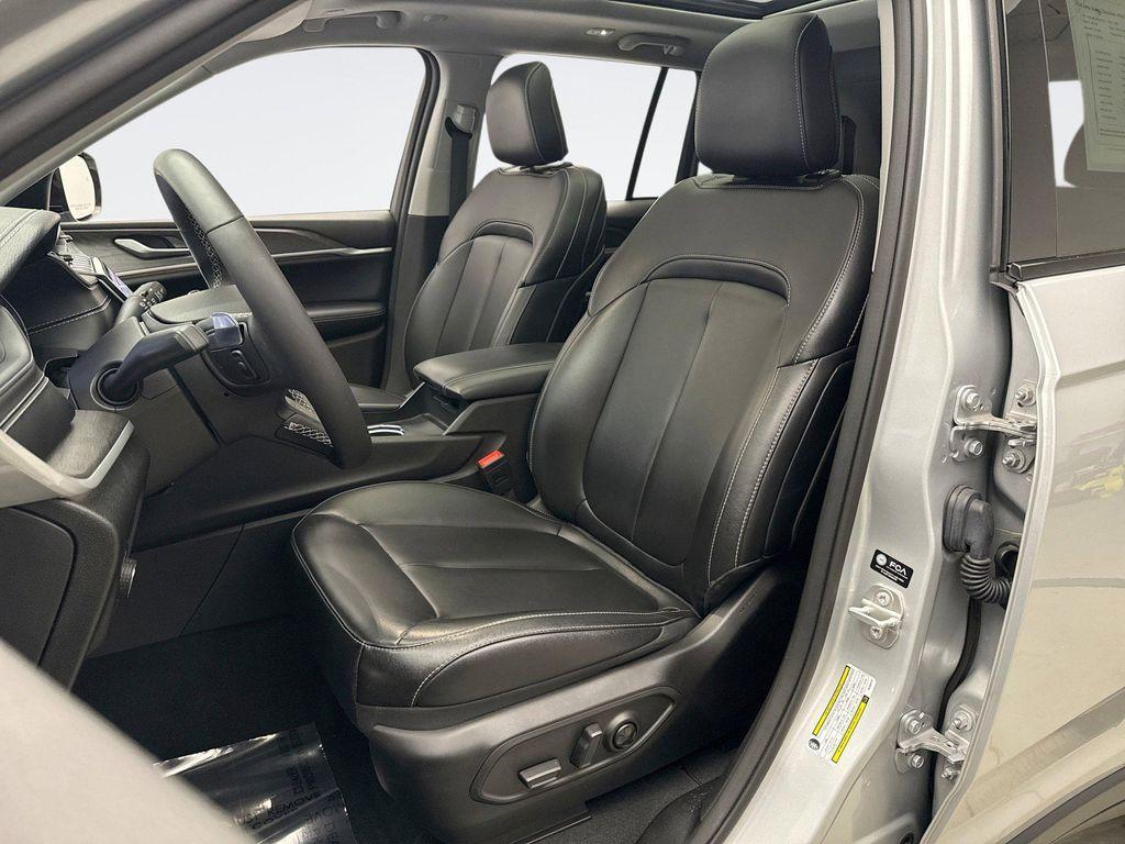 used 2024 Jeep Grand Cherokee car, priced at $33,198