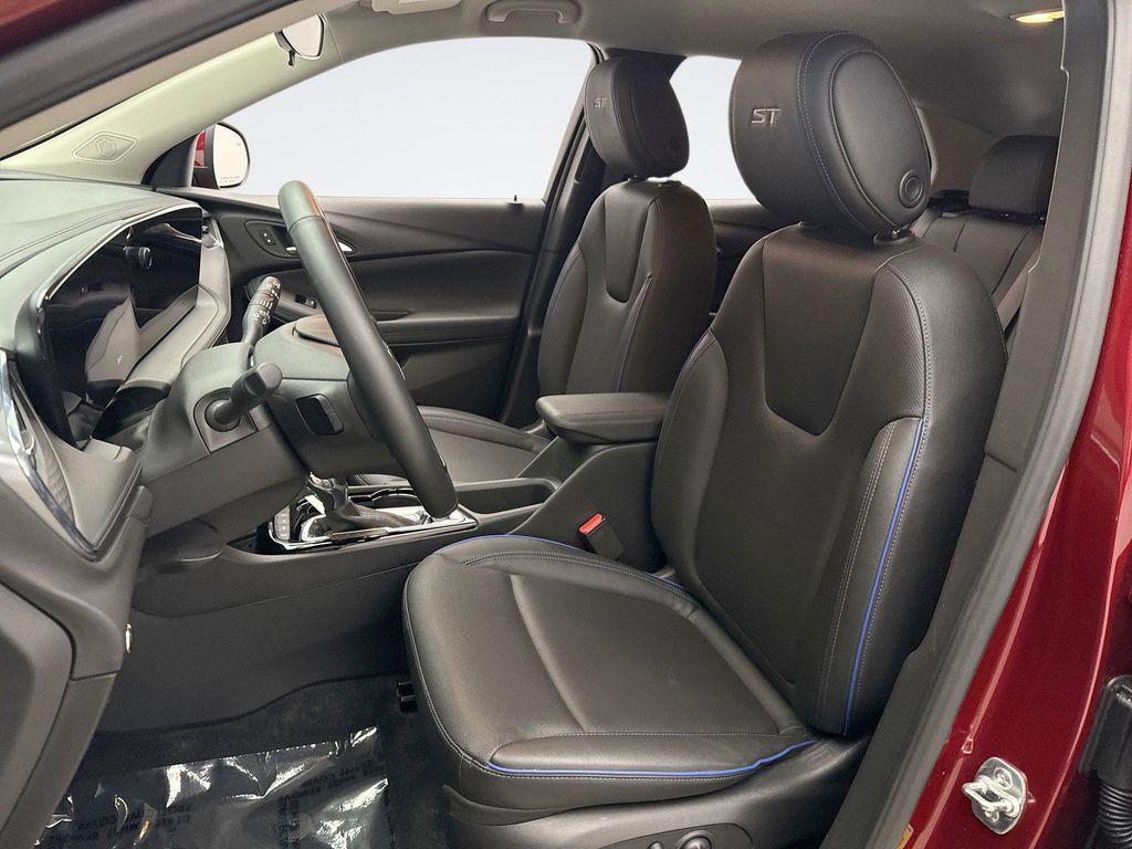 used 2025 Buick Encore GX car, priced at $25,699