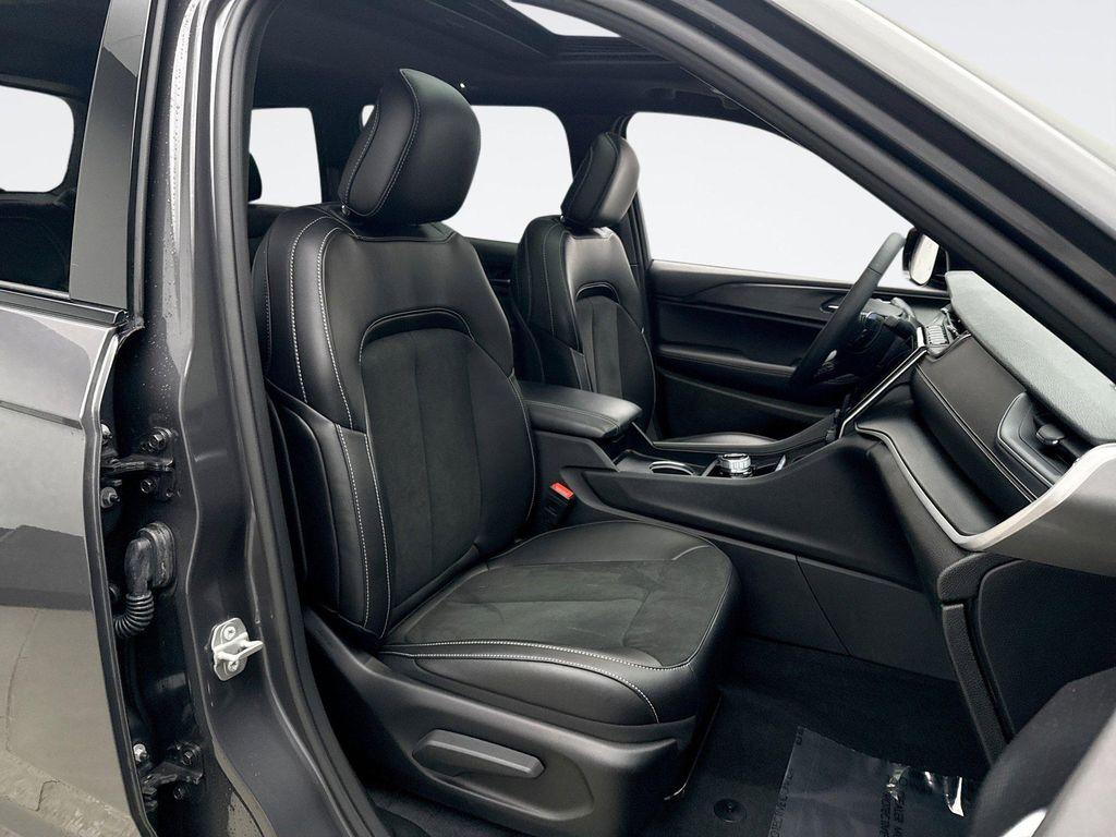 used 2024 Jeep Grand Cherokee car, priced at $36,399