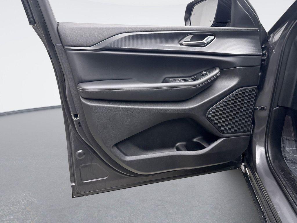 used 2024 Jeep Grand Cherokee car, priced at $36,399