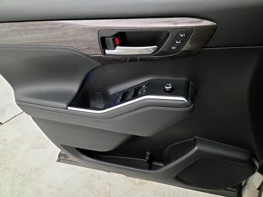 used 2021 Toyota Highlander car, priced at $37,998