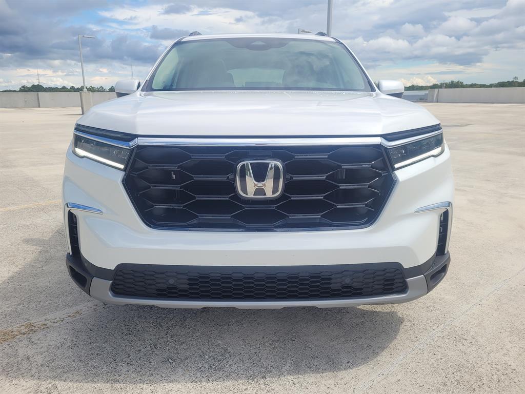 new 2025 Honda Pilot car, priced at $47,947