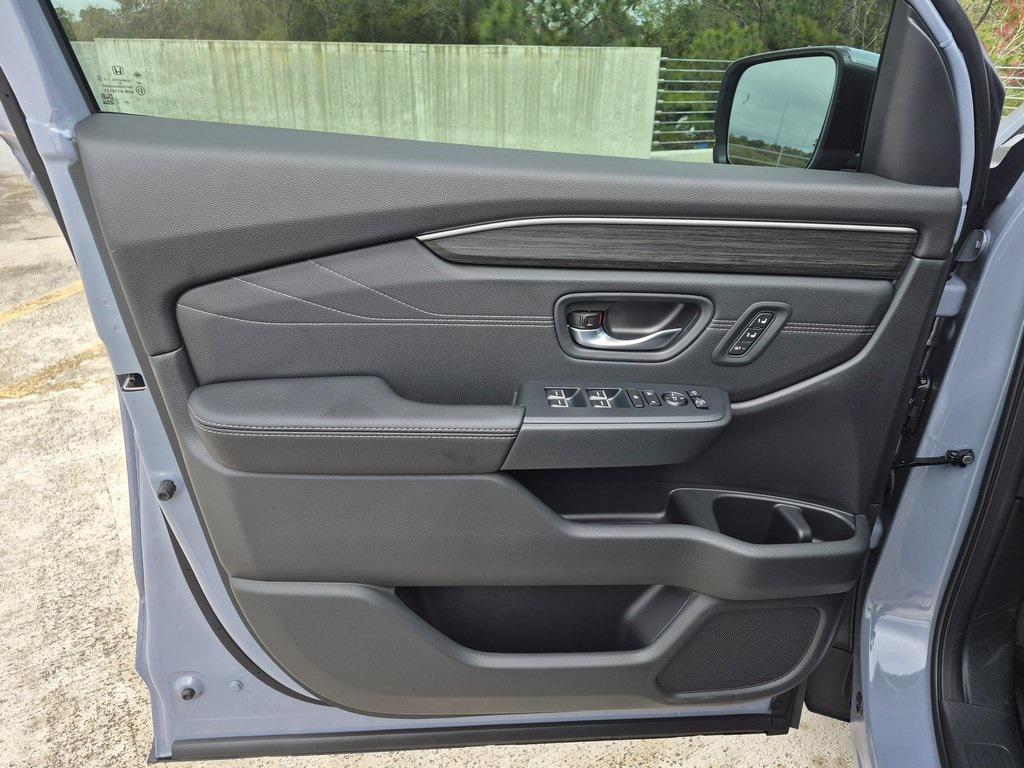 new 2026 Honda Pilot car, priced at $56,240