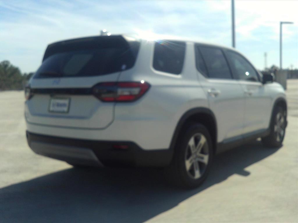 new 2025 Honda Pilot car, priced at $45,918