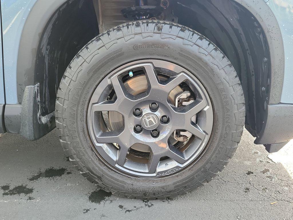 used 2025 Honda Pilot car, priced at $42,937