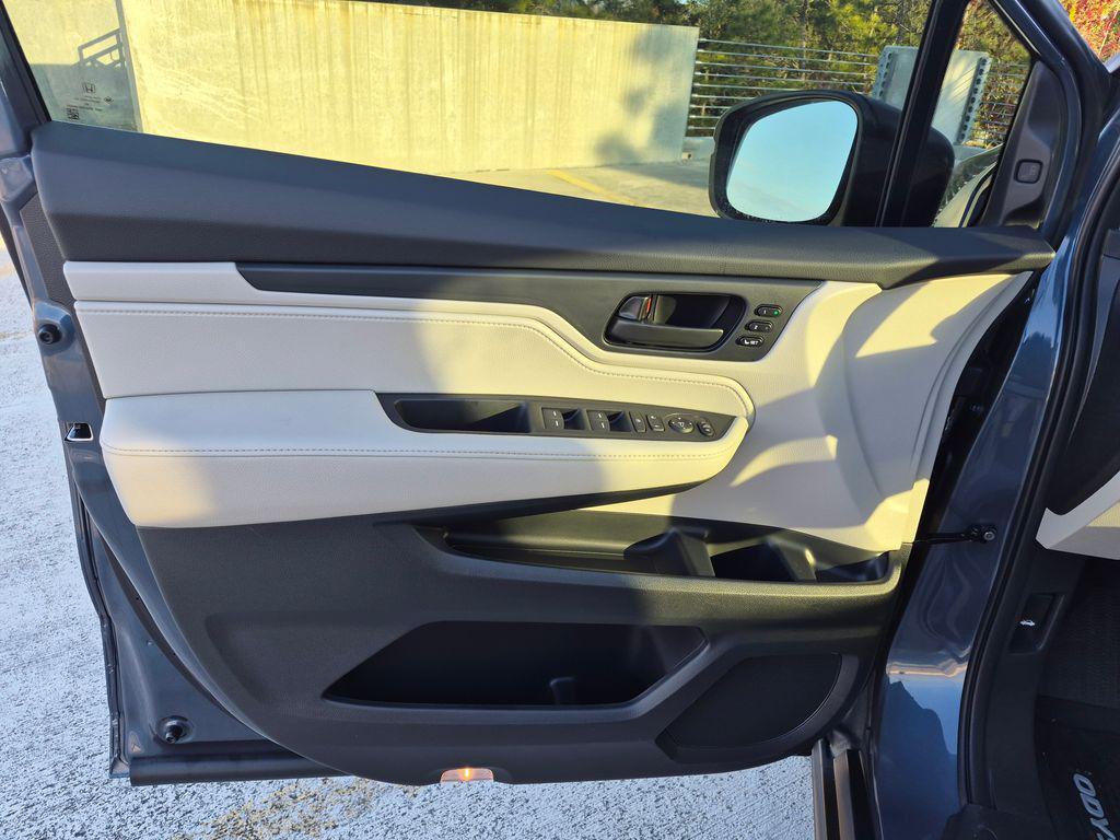 new 2026 Honda Odyssey car, priced at $44,678