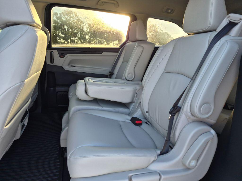 new 2026 Honda Odyssey car, priced at $44,678