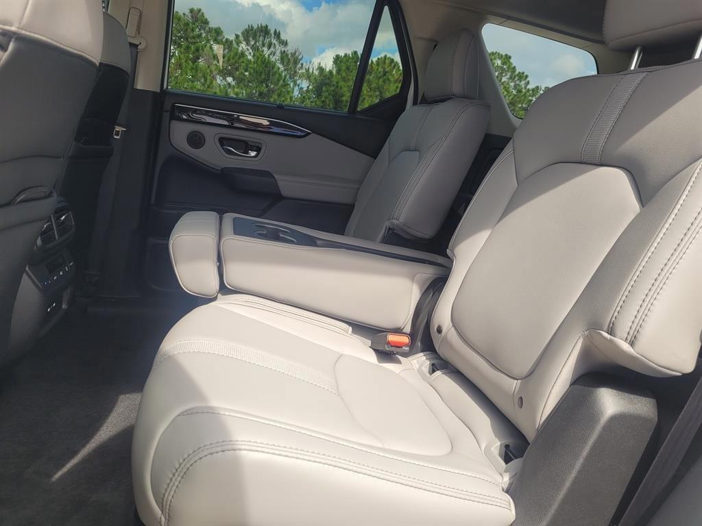 new 2025 Honda Pilot car, priced at $50,874
