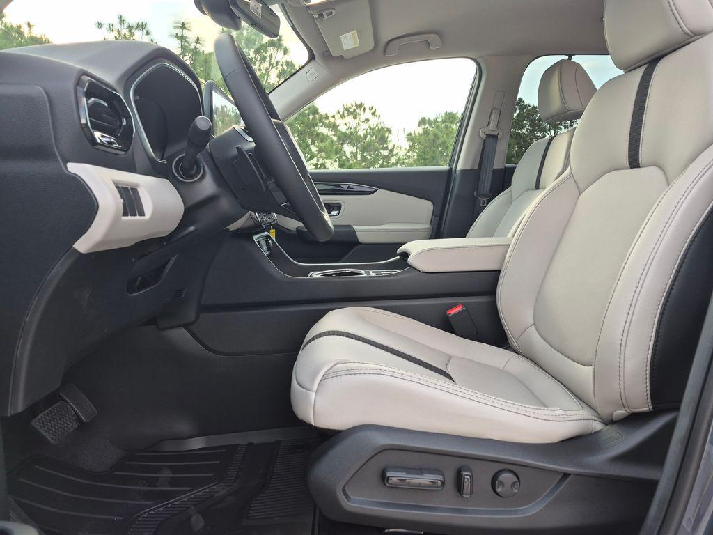 new 2026 Honda Pilot car, priced at $44,639