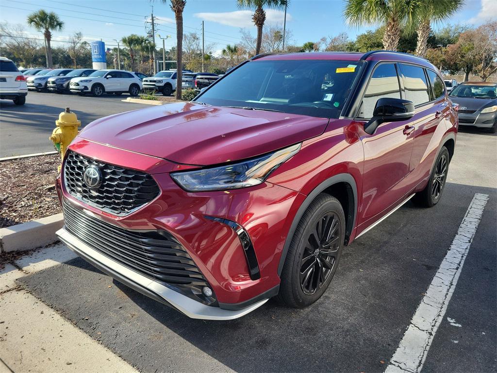 used 2023 Toyota Highlander car, priced at $30,722