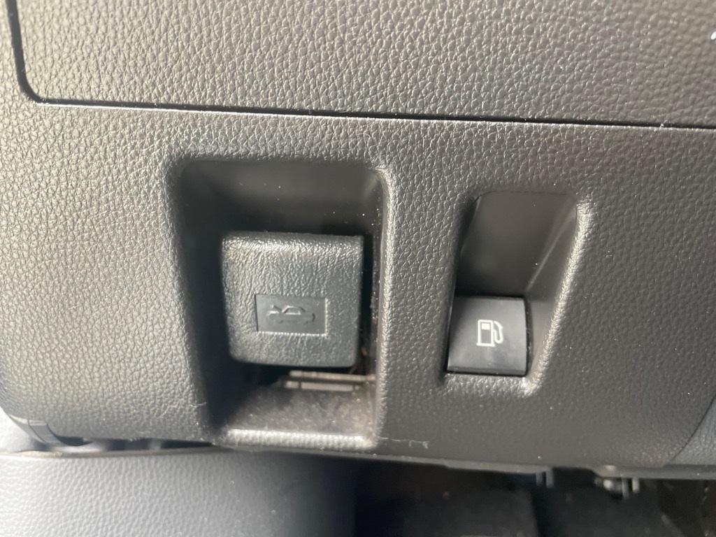 used 2020 Toyota Highlander car, priced at $25,477