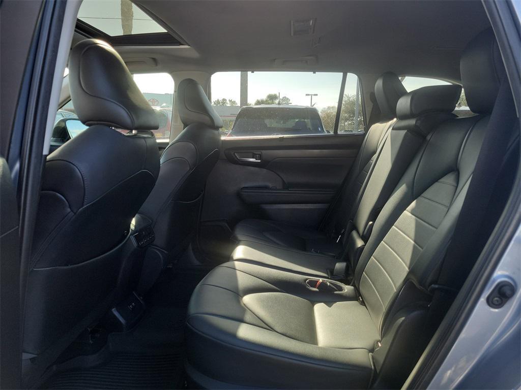 used 2020 Toyota Highlander car, priced at $24,501