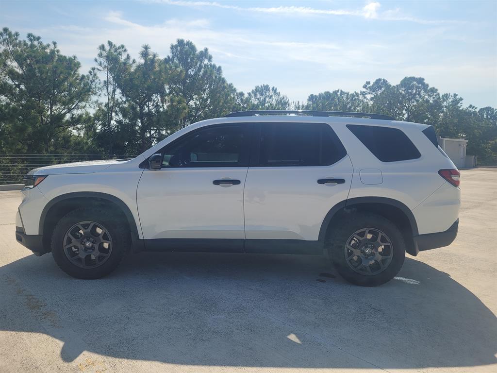 new 2025 Honda Pilot car, priced at $49,114