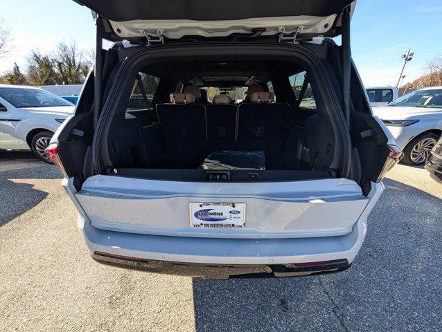 new 2025 Lincoln Navigator car, priced at $123,340