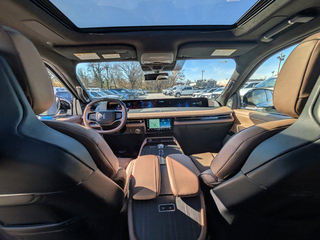 new 2025 Lincoln Navigator car, priced at $123,340