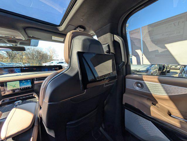 new 2025 Lincoln Navigator car, priced at $123,340