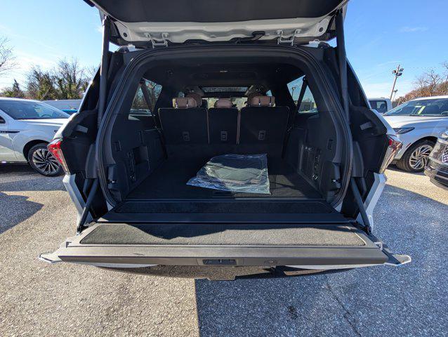 new 2025 Lincoln Navigator car, priced at $123,340