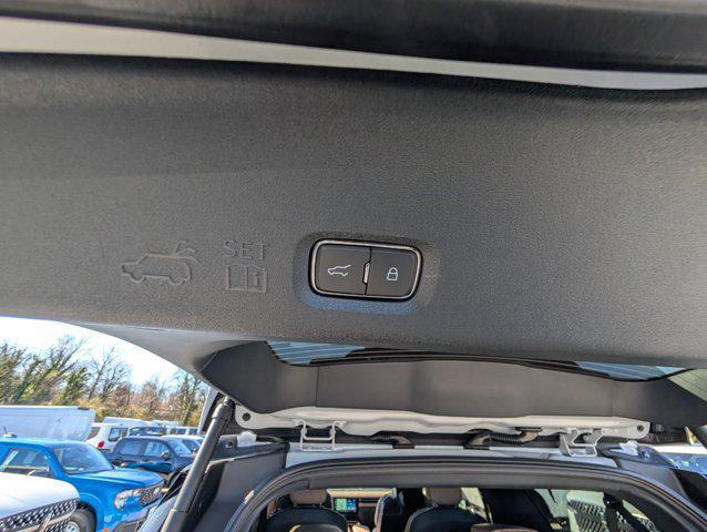 new 2025 Lincoln Navigator car, priced at $123,340