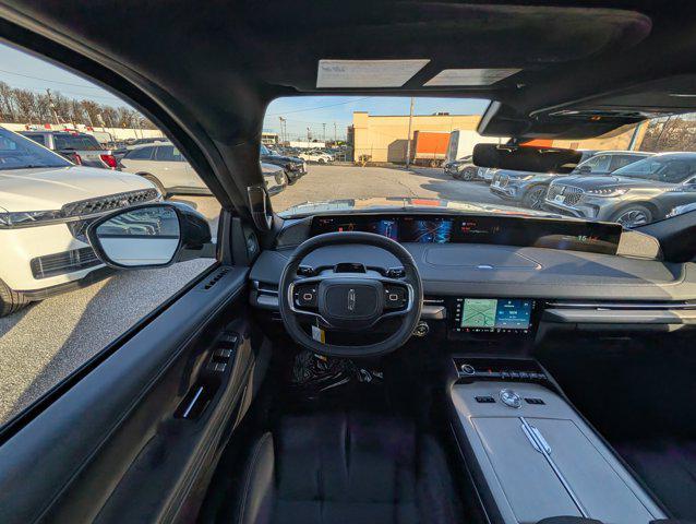 new 2025 Lincoln Navigator car, priced at $105,437