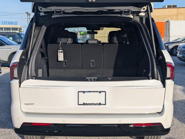 new 2025 Lincoln Navigator car, priced at $105,437