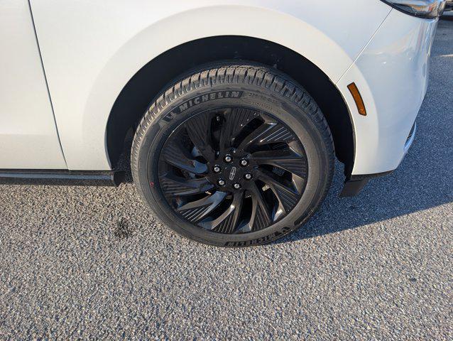 new 2025 Lincoln Navigator car, priced at $105,437