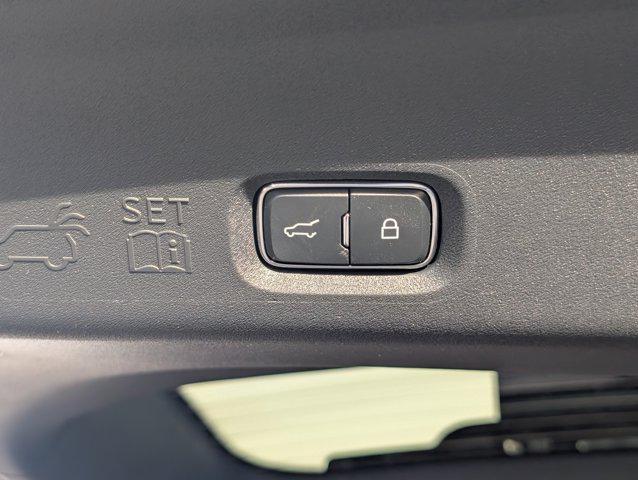 new 2025 Lincoln Navigator car, priced at $105,437