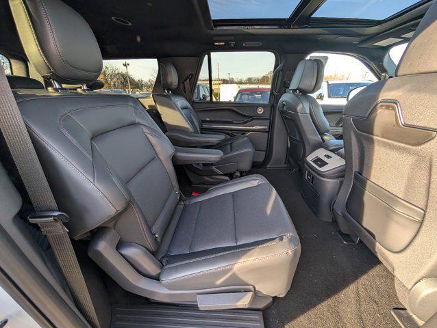 new 2025 Lincoln Navigator car, priced at $105,437