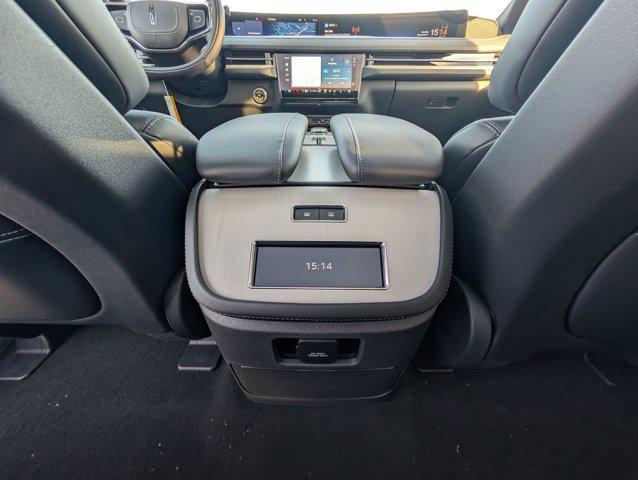 new 2025 Lincoln Navigator car, priced at $105,437