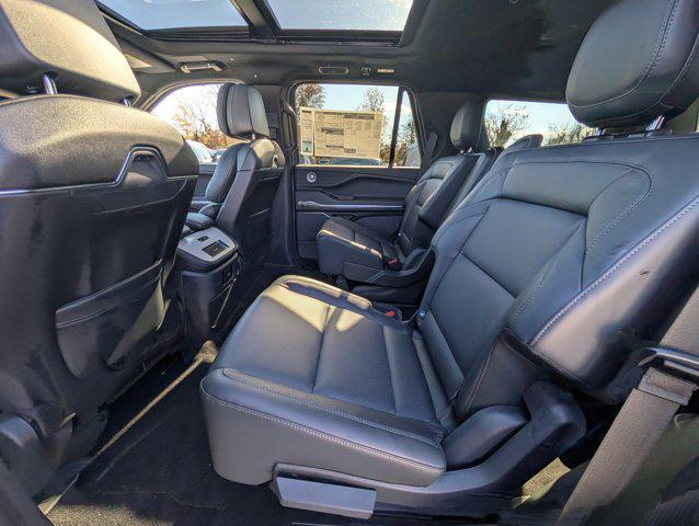 new 2025 Lincoln Navigator car, priced at $102,802