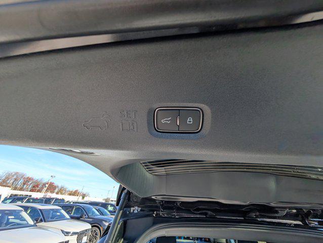 new 2025 Lincoln Navigator car, priced at $106,162