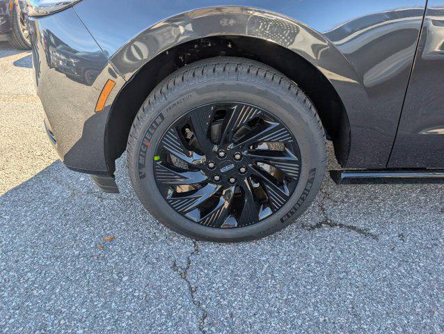 new 2025 Lincoln Navigator car, priced at $106,162