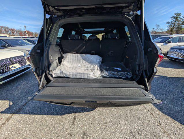 new 2025 Lincoln Navigator car, priced at $106,162