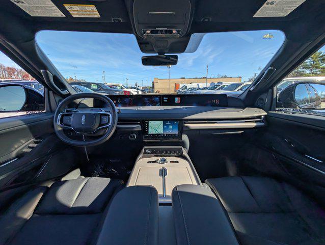 new 2025 Lincoln Navigator car, priced at $106,162