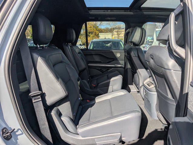 new 2025 Lincoln Navigator car, priced at $102,802